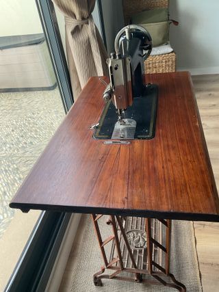 Máquina de Coser Antigua
