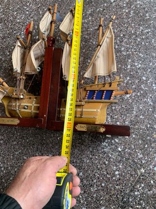 Barco .Fragata sujetalibros de madera