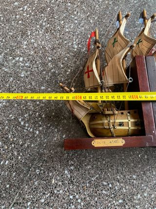 Barco .Fragata sujetalibros de madera