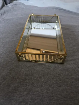 Bandeja tocador dorada con espejo