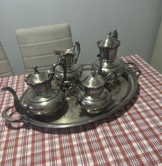 Conjunto de teteras de plata americana.