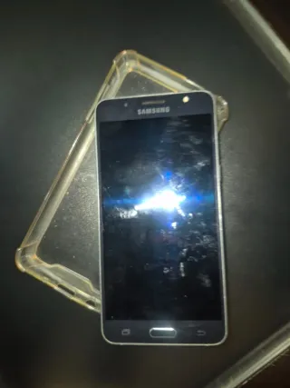 Samsung Movil con Funda Protectora