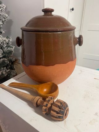 Olla de barro y utensilios ceremonia cacao