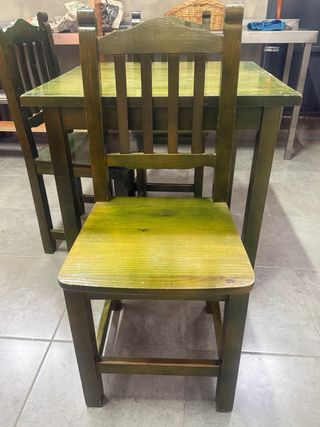 Mesa y 3 sillas madera verde