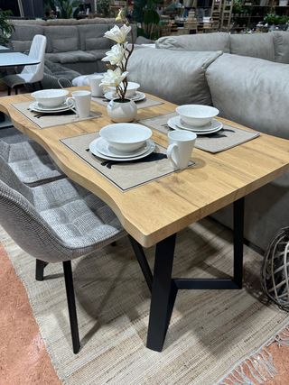 Mesa de comedor madera y metal