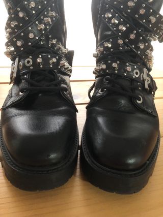 Botines de piel negros con tachuelas T.38