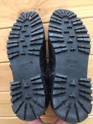 Botines de piel negros con tachuelas T.38