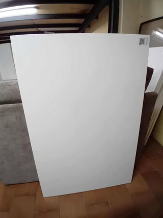 Escritorio blanco con cajonera de 5 cajones