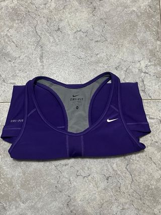 Top Deportivo Nike Morado Talla XS