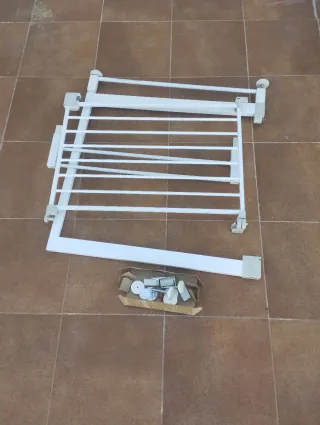 Puerta de seguridad blanca