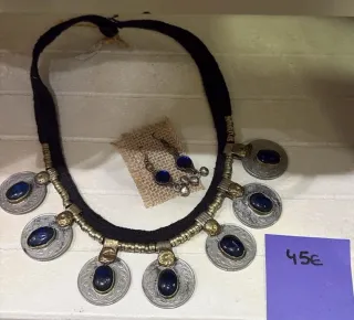 Colgante 45 cm. de largo y pendientes con piedras