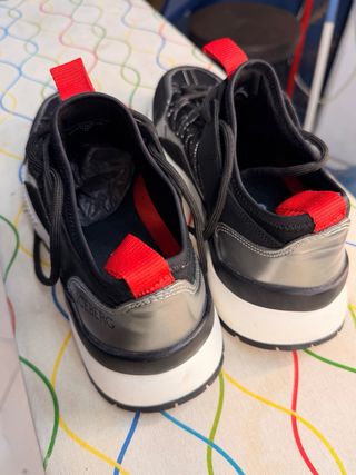 Zapatillas Iceberg Talla 45 Negras y Plateadas