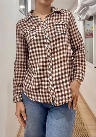 Camisa de cuadros marrón y blanco
