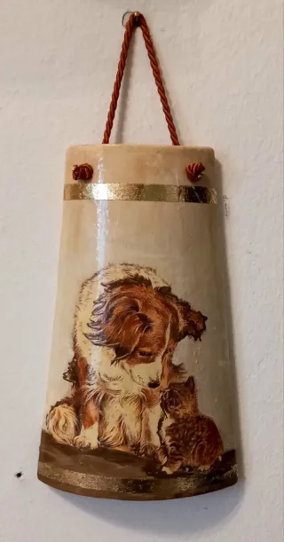 Tegola in coccio decorata cane e gatto