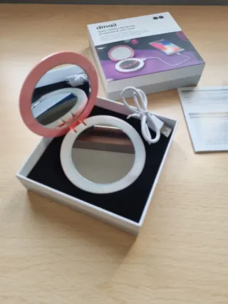 Specchietto da borsa dmail con luce e powerbank