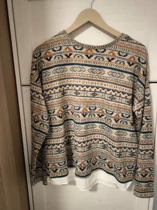 Camiseta étnica beige y multicolor