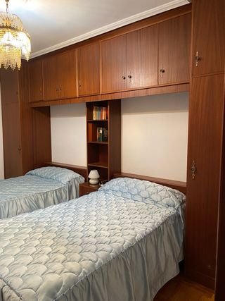 Armario de madera marrón 411x250x58