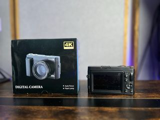 Cámara Digital 4K con Pantalla Abatible ¡NUEVA!