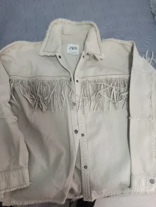Chaqueta Zara Beige con Flecos