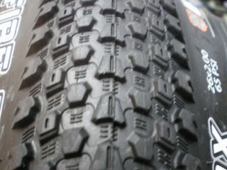 CST Fire Fox 26x2.00 Tubeless Cubierta MTB