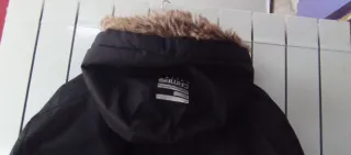 Chaqueta negra chico muy original.