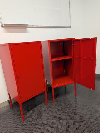 Taquillas metálicas rojas