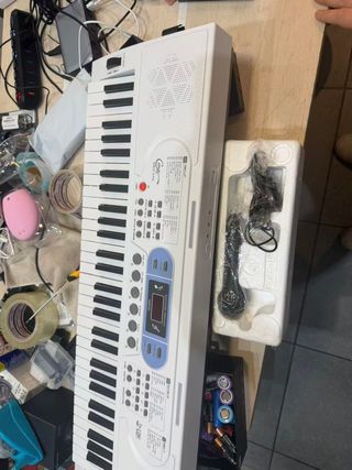 Teclado Hricane 61 teclas con micrófono