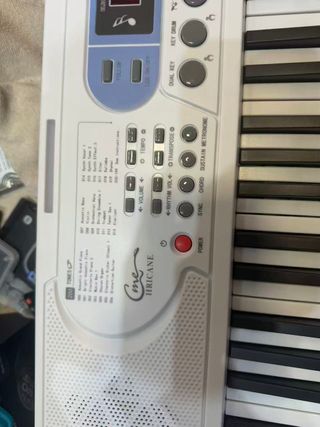 Teclado Hricane 61 teclas con micrófono