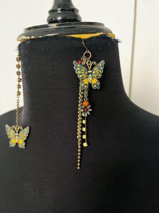 Pendientes mariposa dorados y multicolor