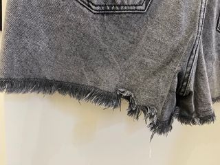 Shorts I Am grigio scuro con frange Tg M