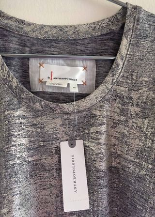 Top gris plateado de Anthropologie, XS