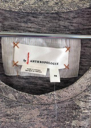 Top gris plateado de Anthropologie, XS