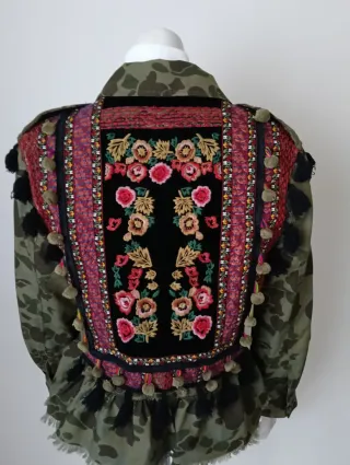 Chaqueta Zara Militar Bordada