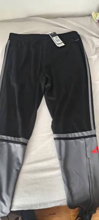 Chándal Adidas Negro y Gris (chaqueta y pantalón)