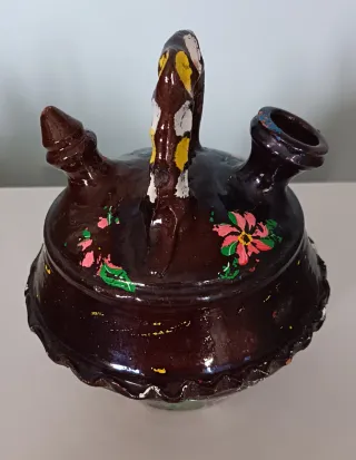 Botijo de cerámica pintado a mano
