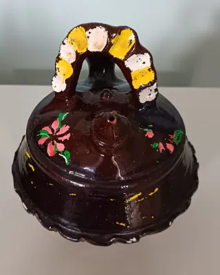 Botijo de cerámica pintado a mano