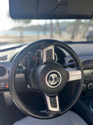 Descapotable Mazda MX-5 2011 en perfecto estado