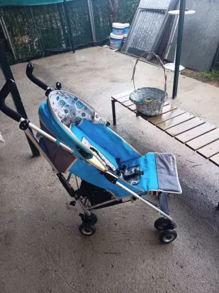 Carro de paseo azul bebé. Marca; voltereta.