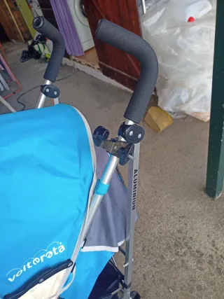 Carro de paseo azul bebé. Marca; voltereta.