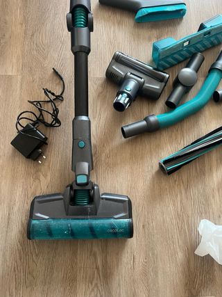 Aspirador Cecotec Conga para reparar