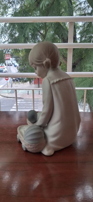 Figura Zaphir (Lladró) niña con muñeca