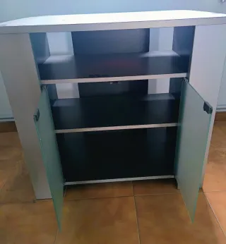 Mesa TV cristal puertas