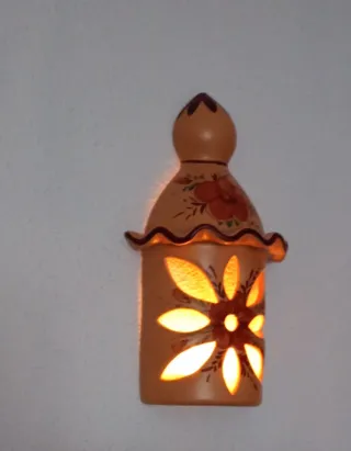 Farol de cerámica vintage con flores