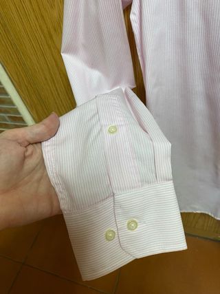 Camisa rosa pálido de rayas