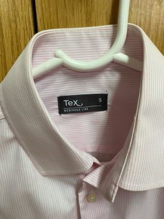 Camisa rosa pálido de rayas