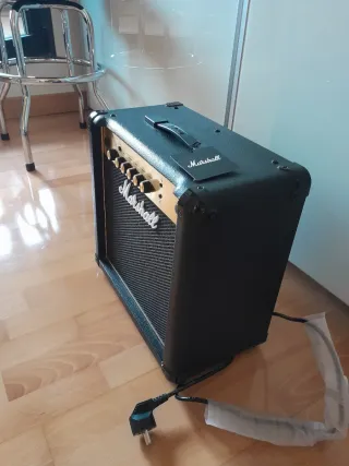 Amplificador Marshall MG15G Negro