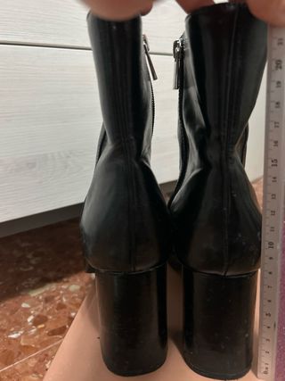 Botines tacón negros efecto piel