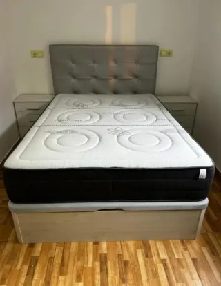 Canapé de madera y tela