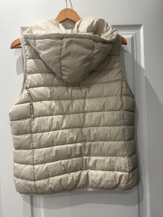 Chaleco acolchado ONLY con capucha beige