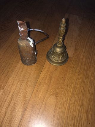 Campaña antigua de metal